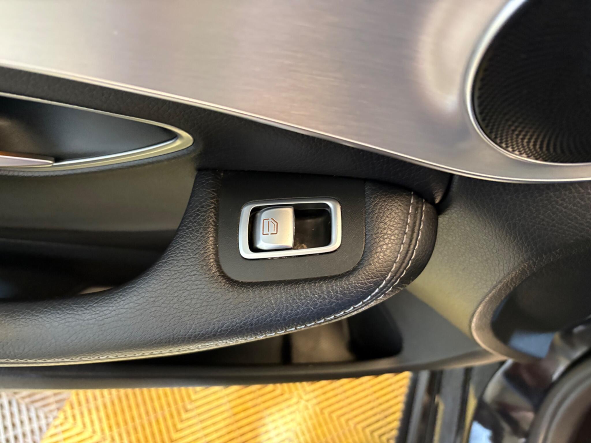 Mercedes-Benz C Class view 65