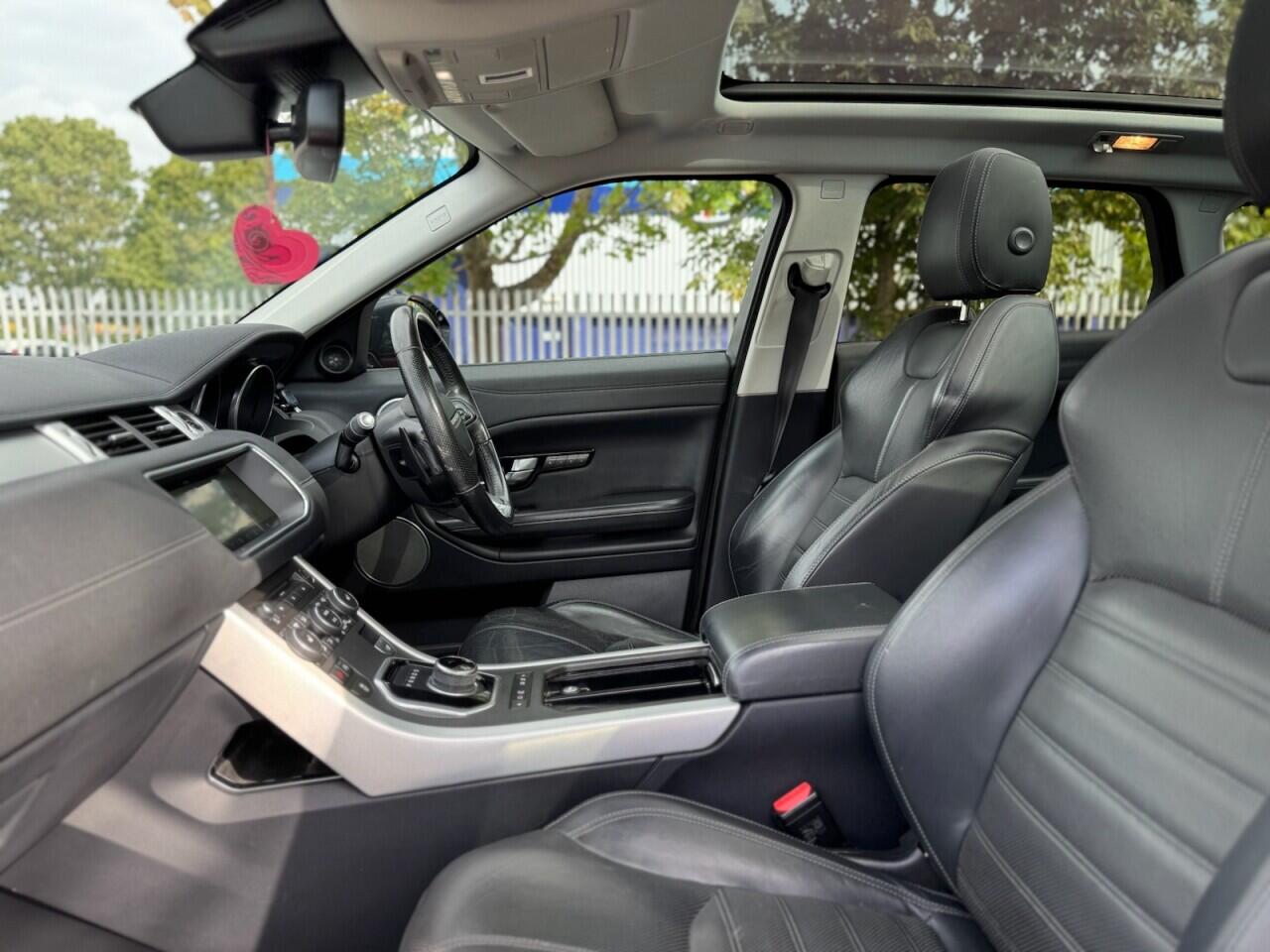 Land Rover Range Rover Evoque view 26