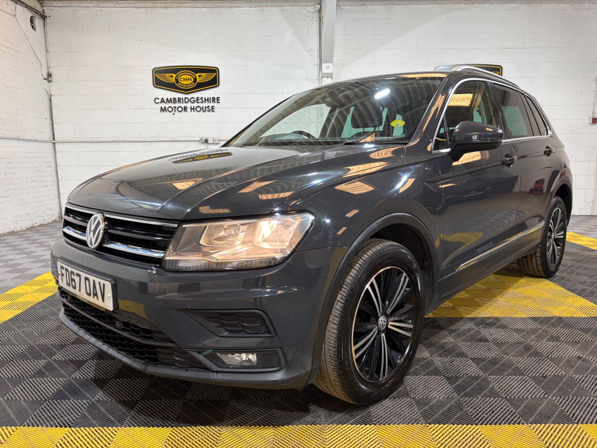 Volkswagen Tiguan view 3