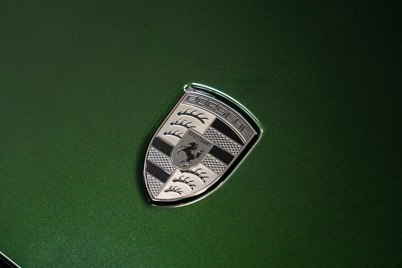 Porsche 911 view 3