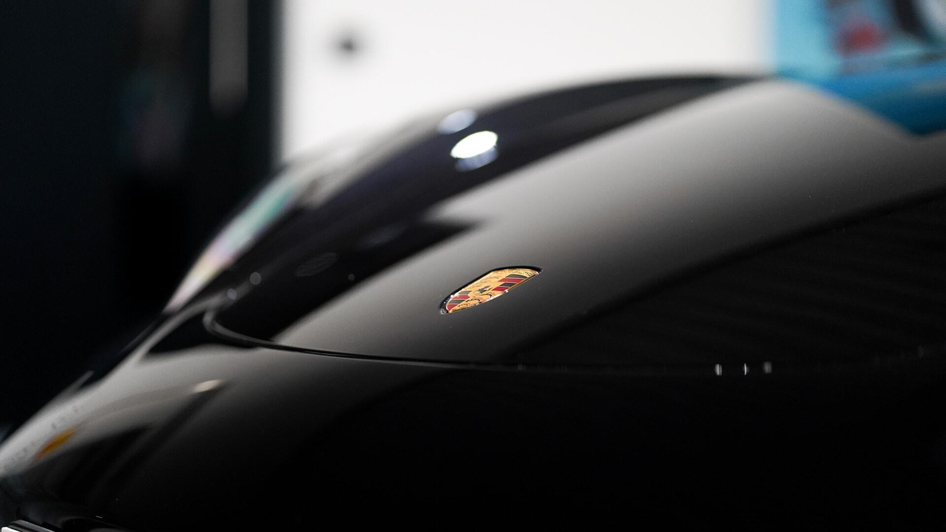 Porsche Cayman view 23