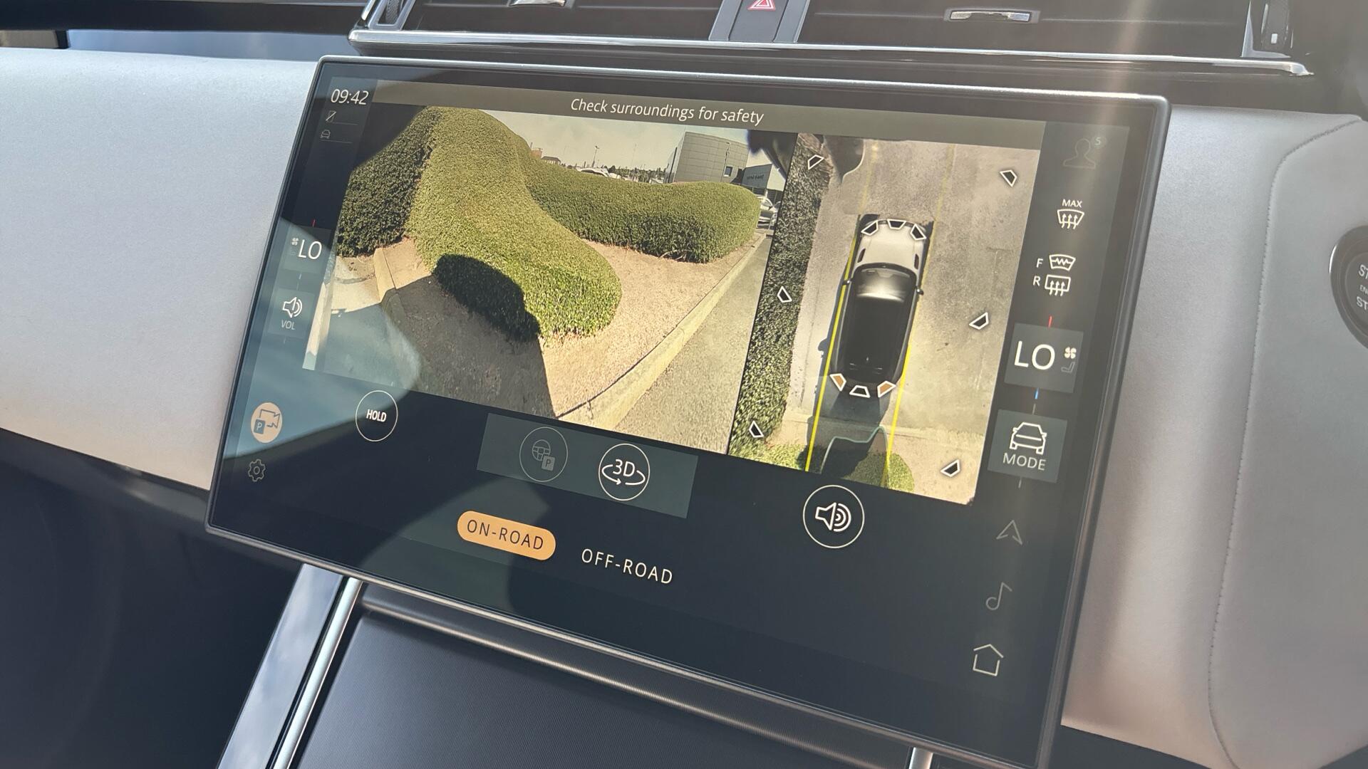 Land Rover Range Rover Velar view 34