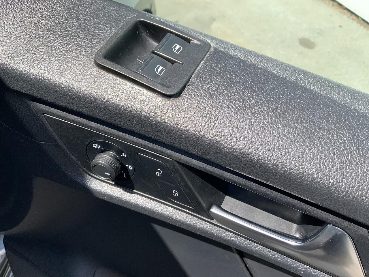 Volkswagen Caddy Life view 10