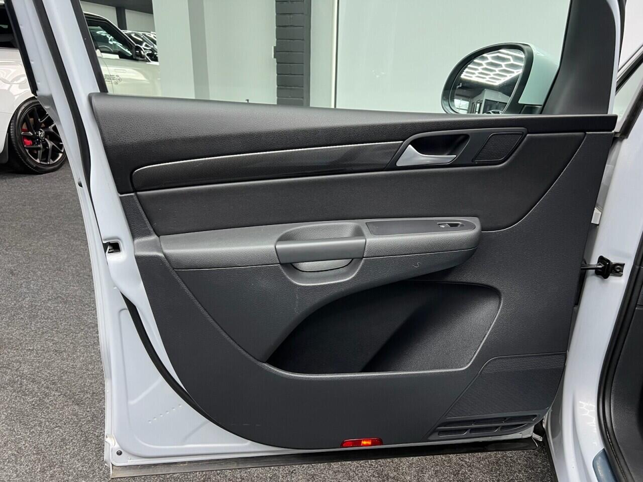 SEAT Alhambra view 26