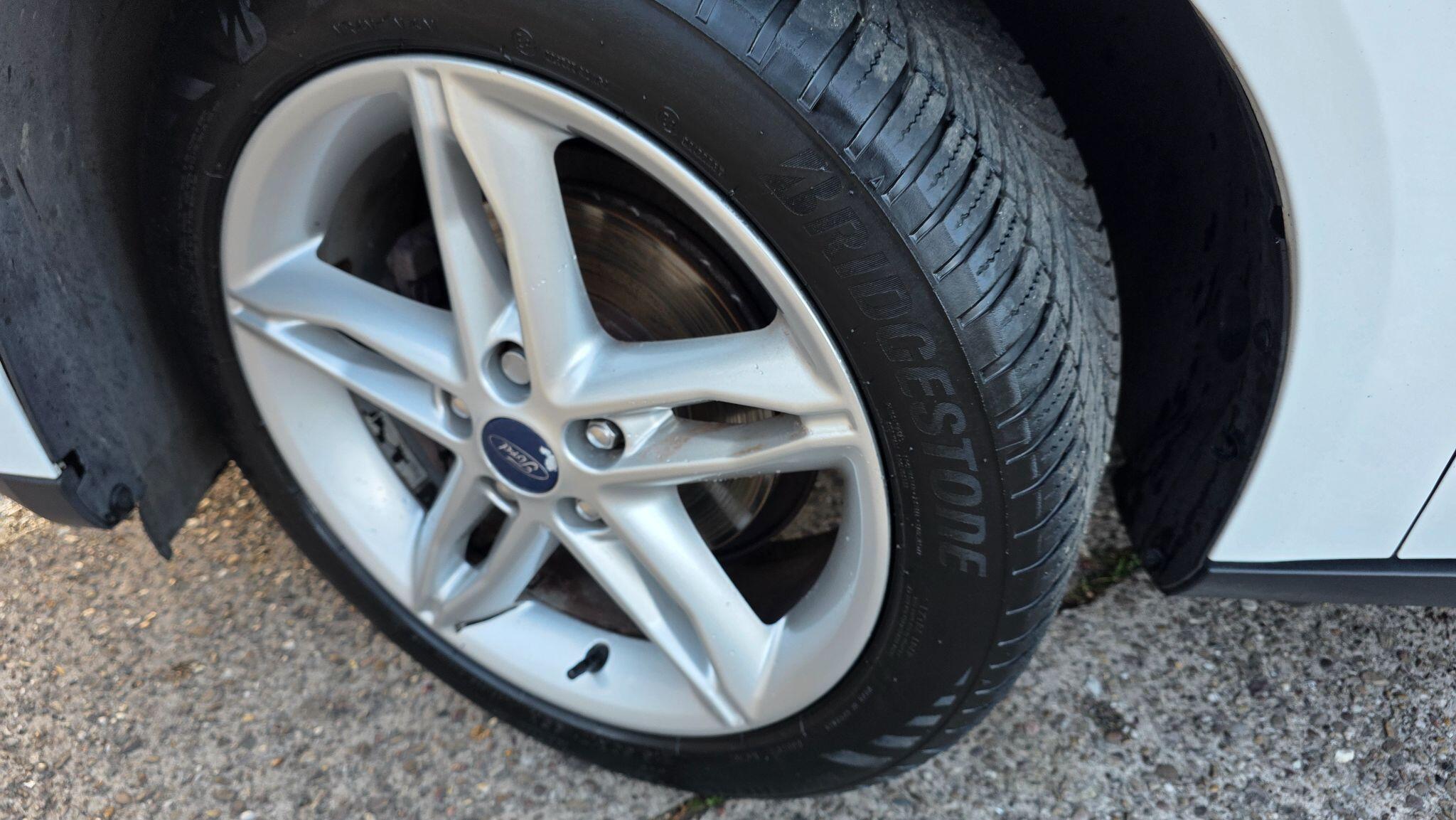 Ford Focus view 41