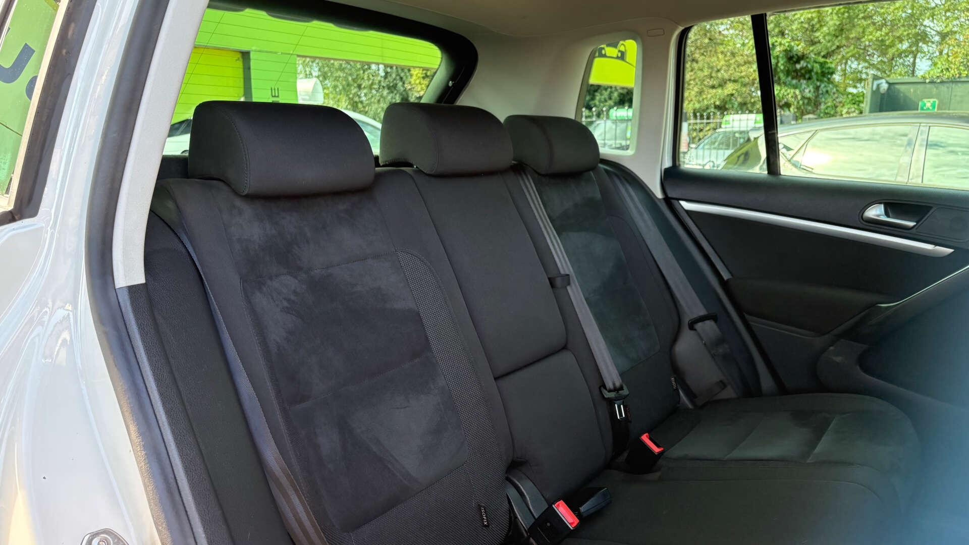 Volkswagen Tiguan view 13