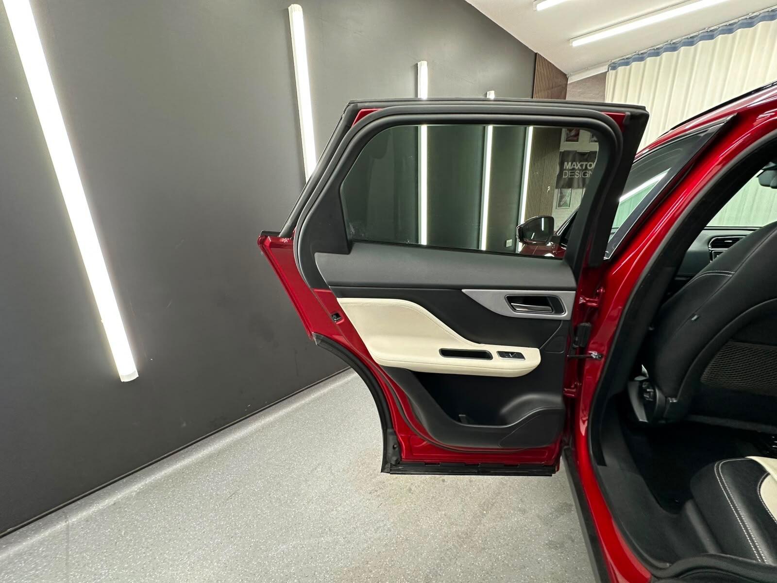 Jaguar F-Pace view 21