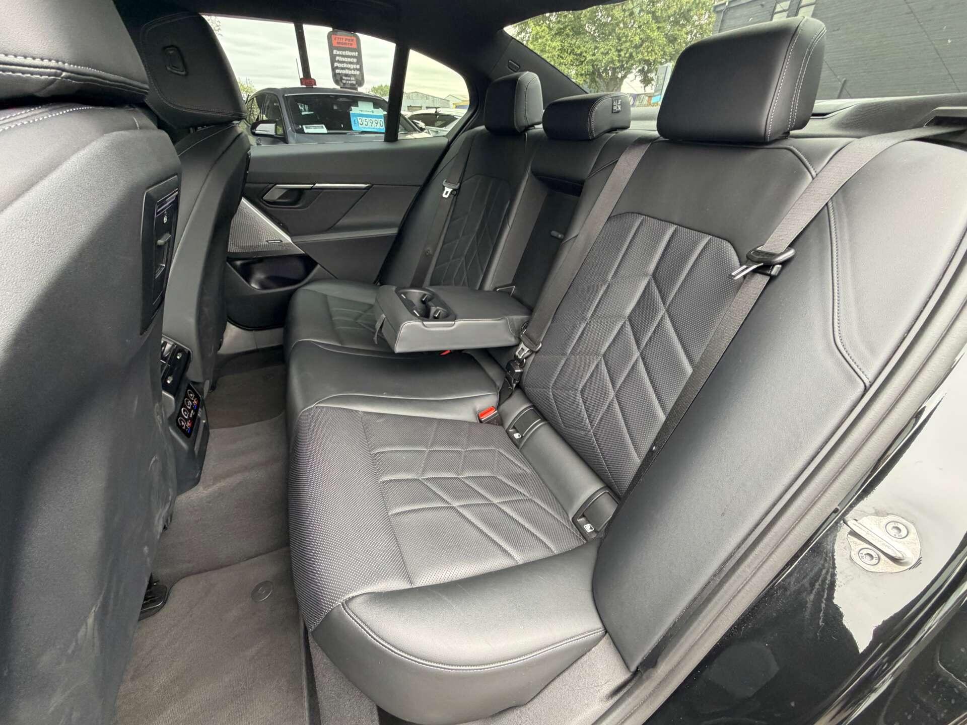 BMW 5 Series view 44