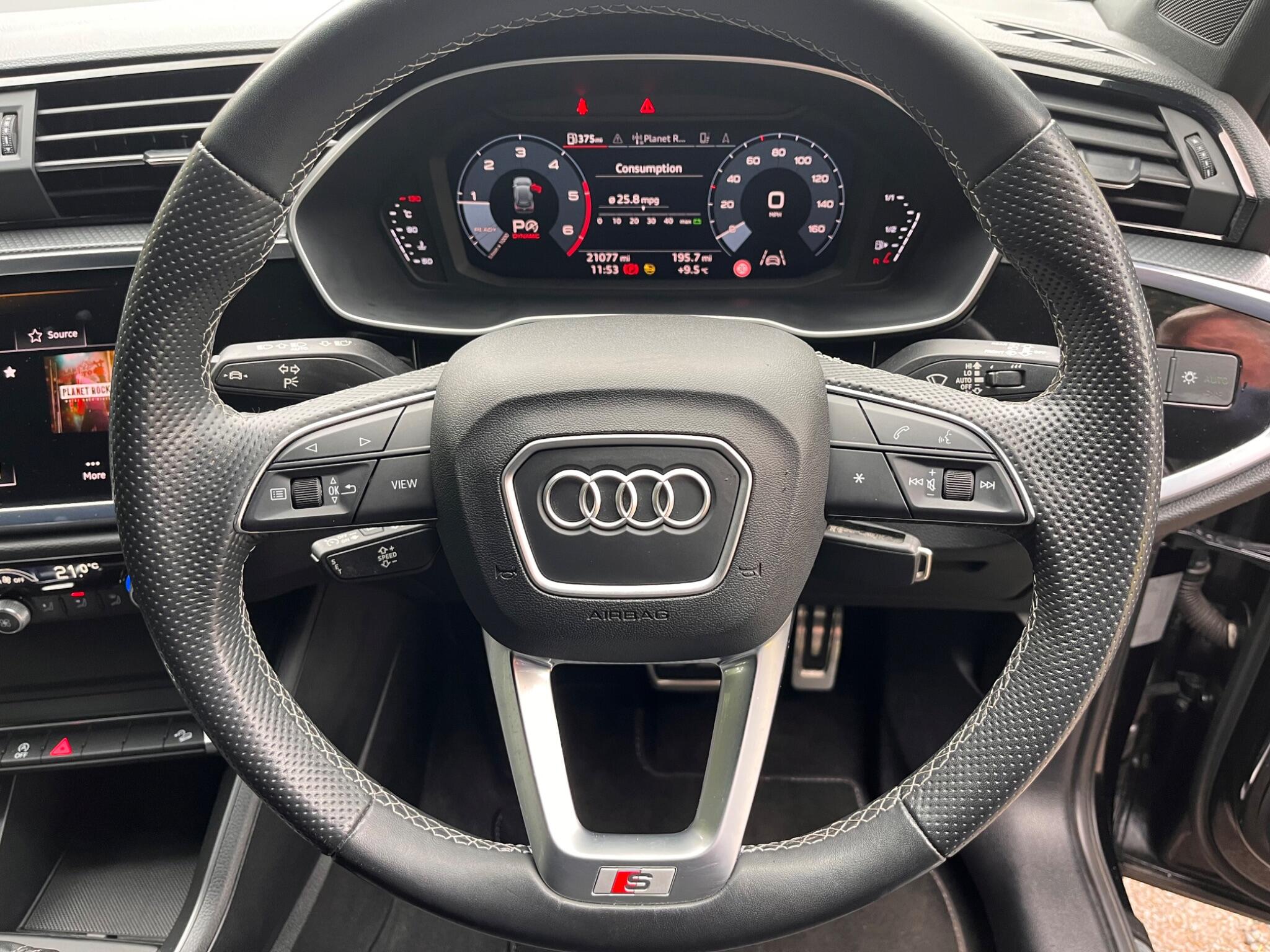 Audi Q3 view 28
