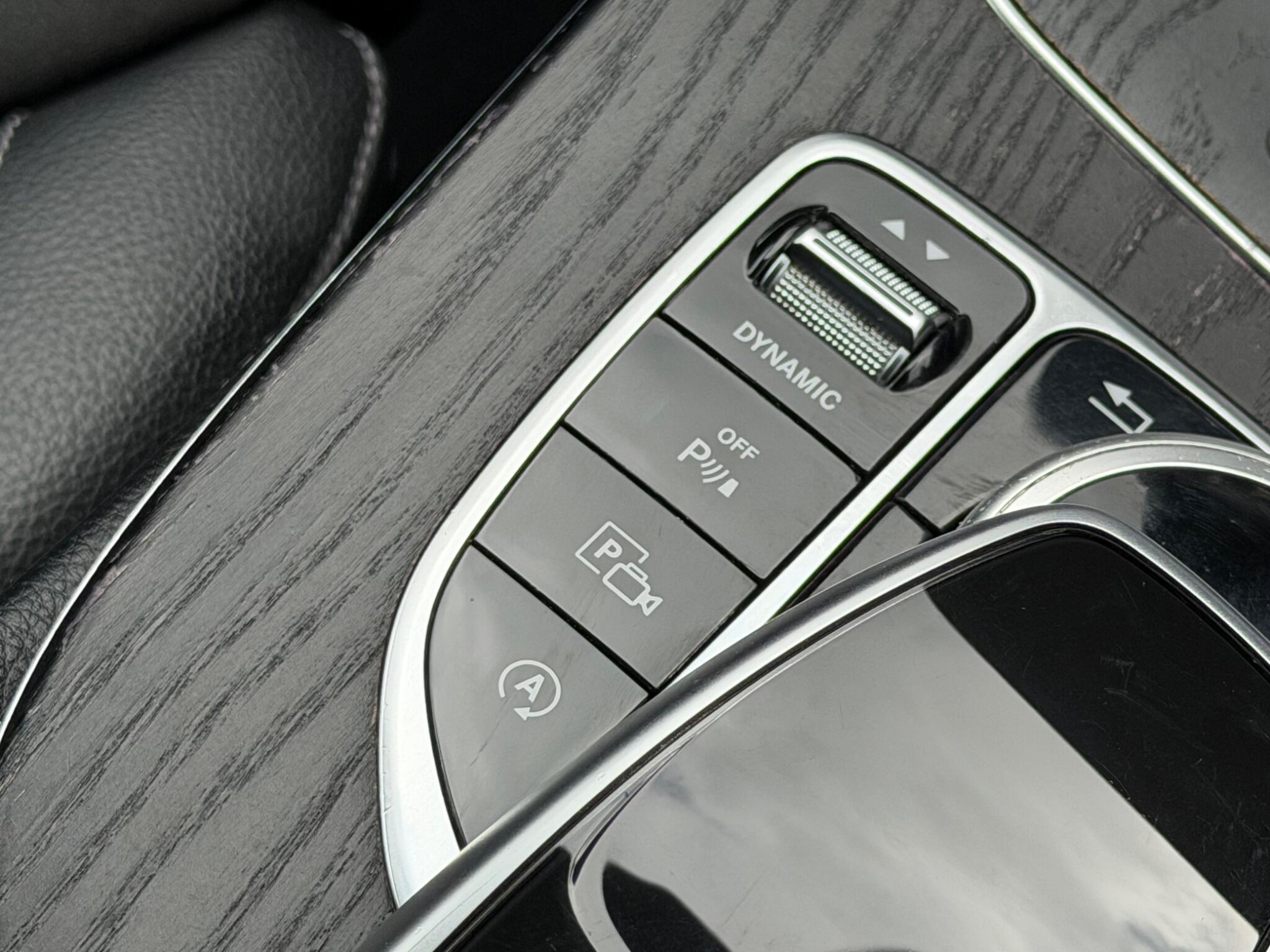 Mercedes-Benz E-Class view 39