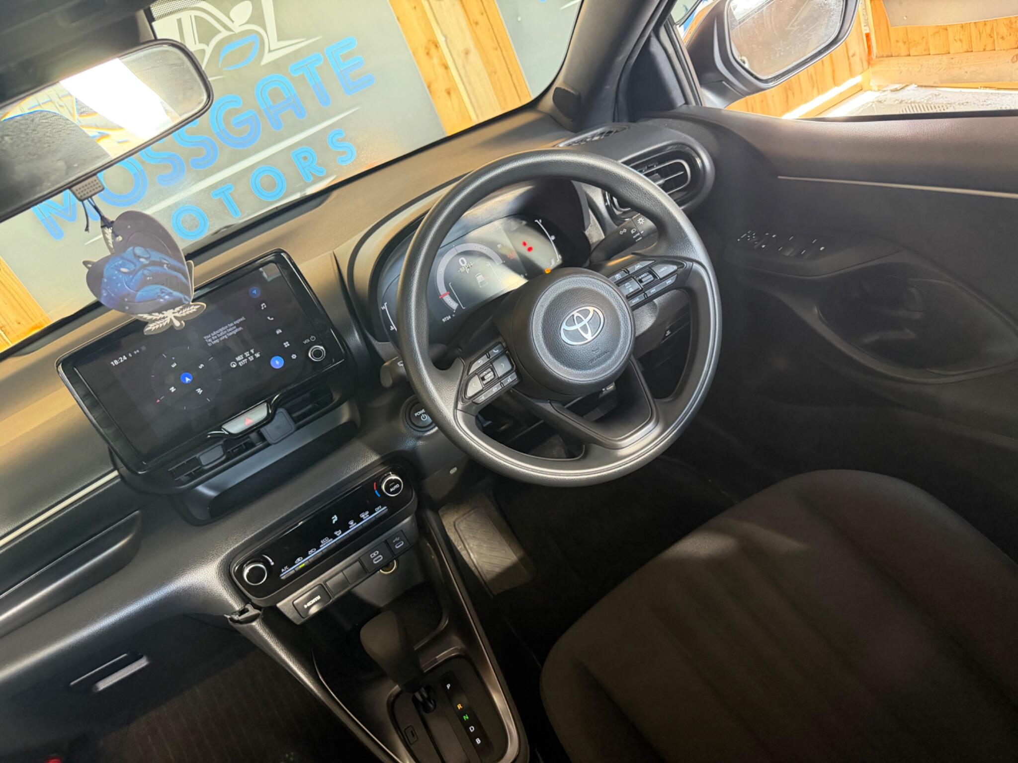 Toyota Yaris view 18