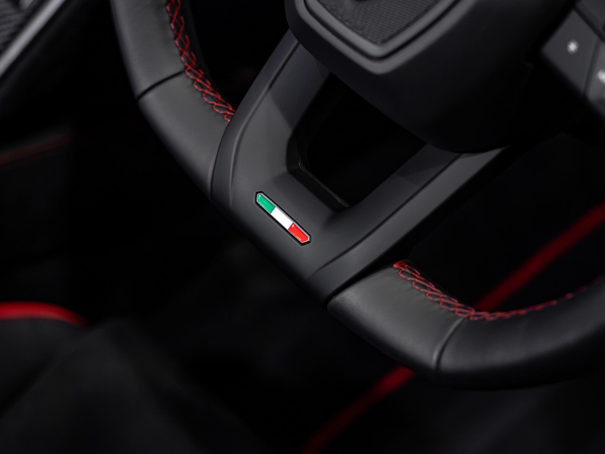 Lamborghini Urus view 25