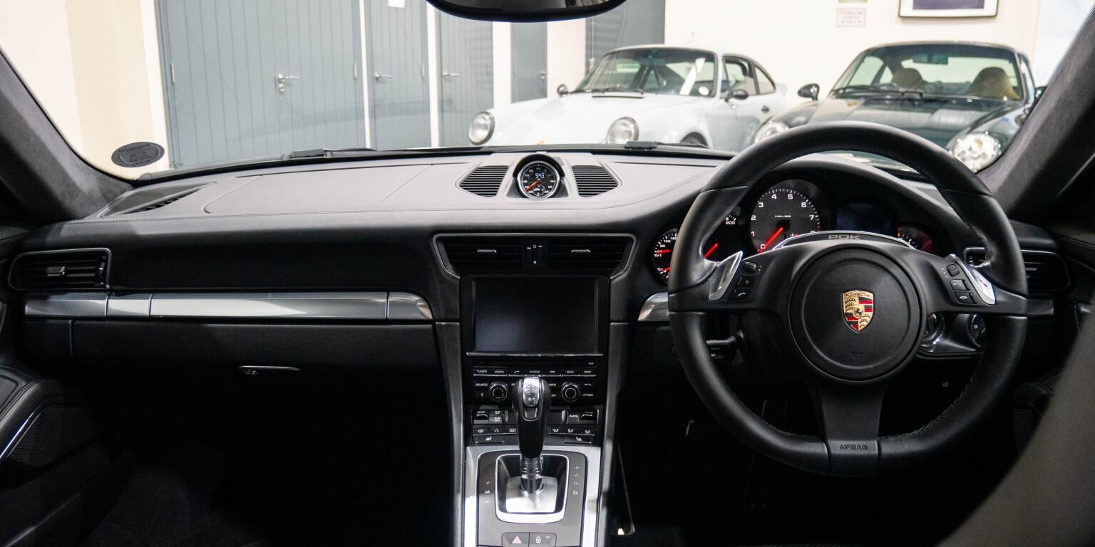 Porsche 911 view 21