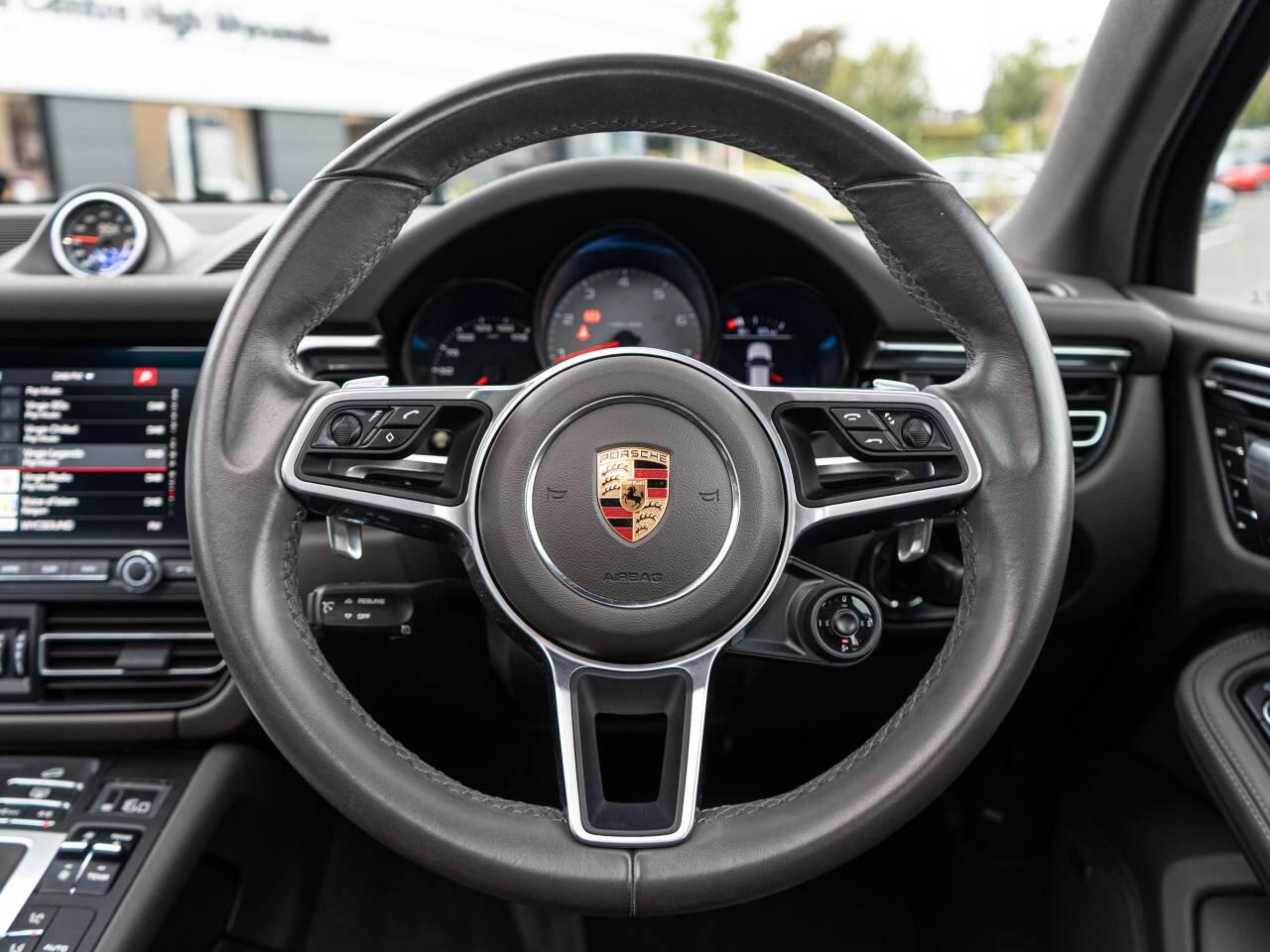 Porsche Macan view 18