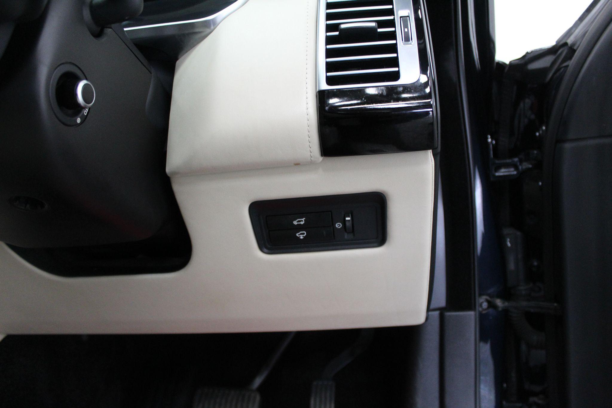 Land Rover Range Rover view 61