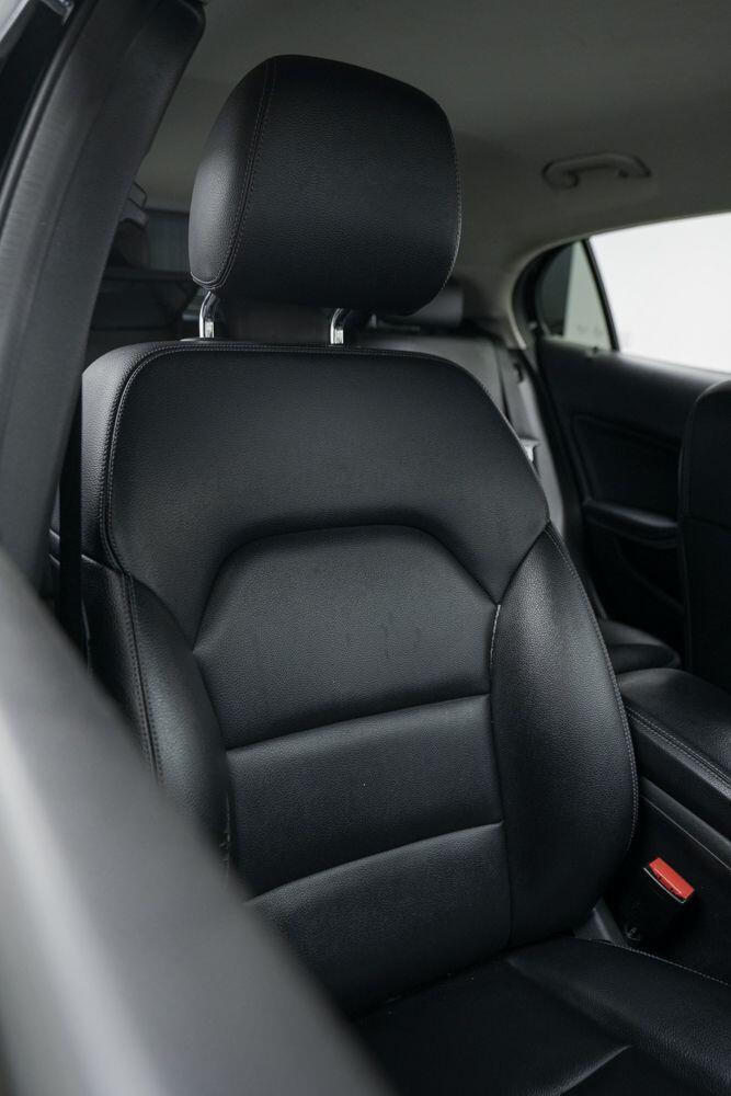 Mercedes-Benz Gla view 12