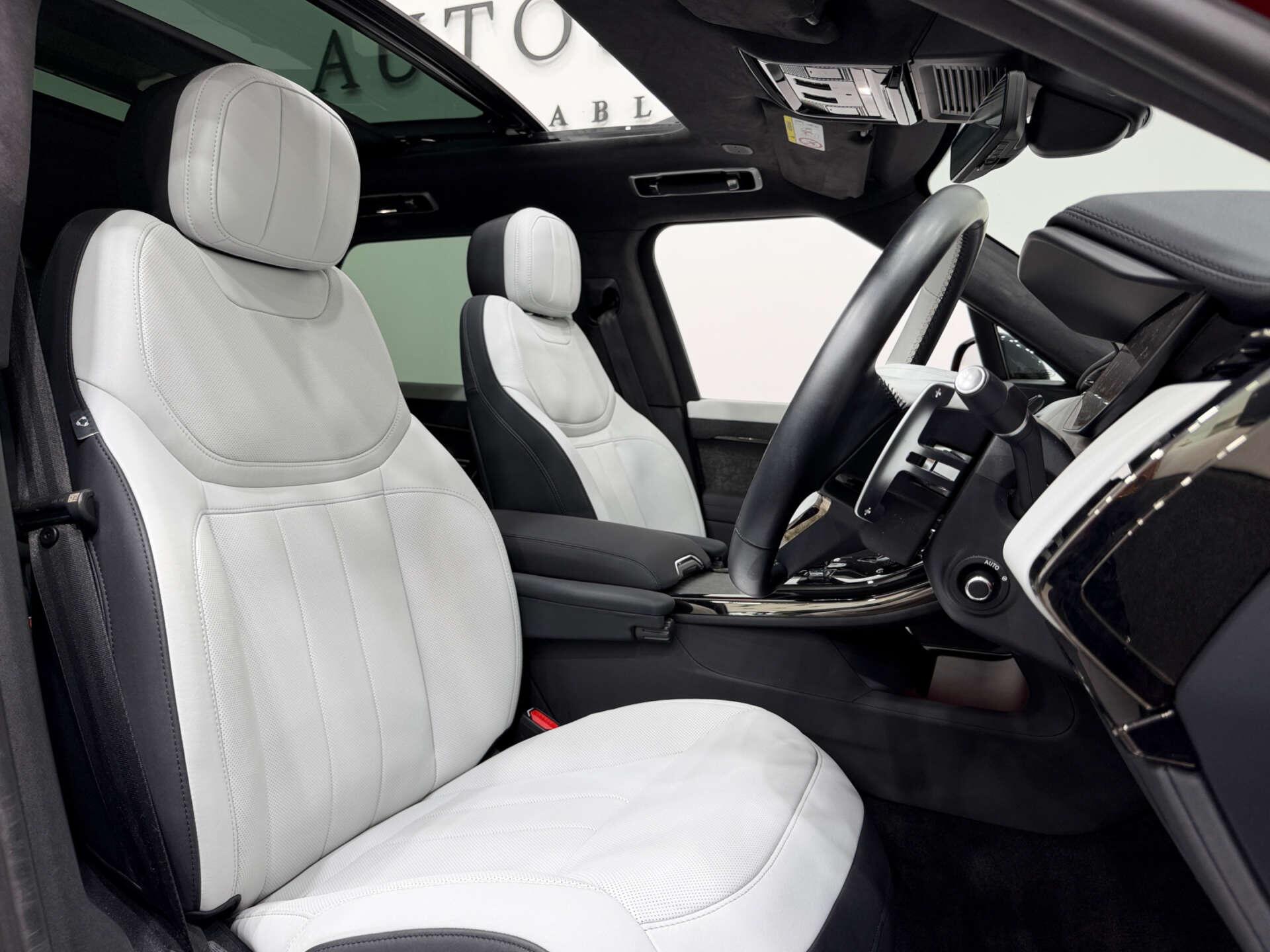 Land Rover Range Rover Sport view 2