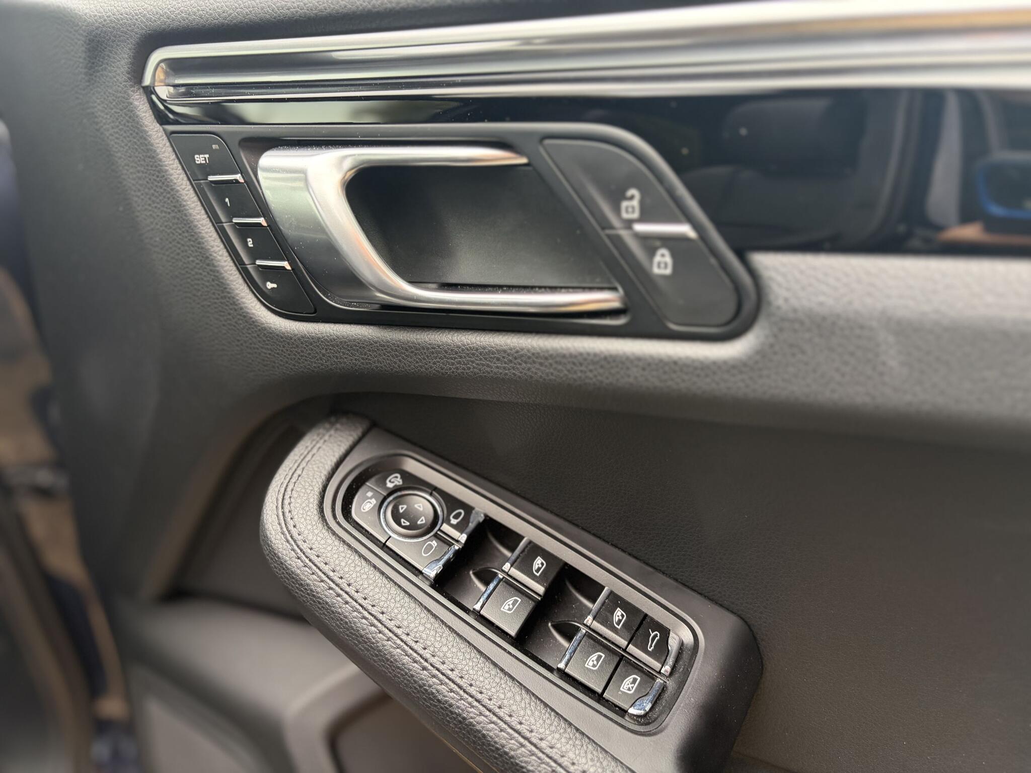 Porsche Macan view 15