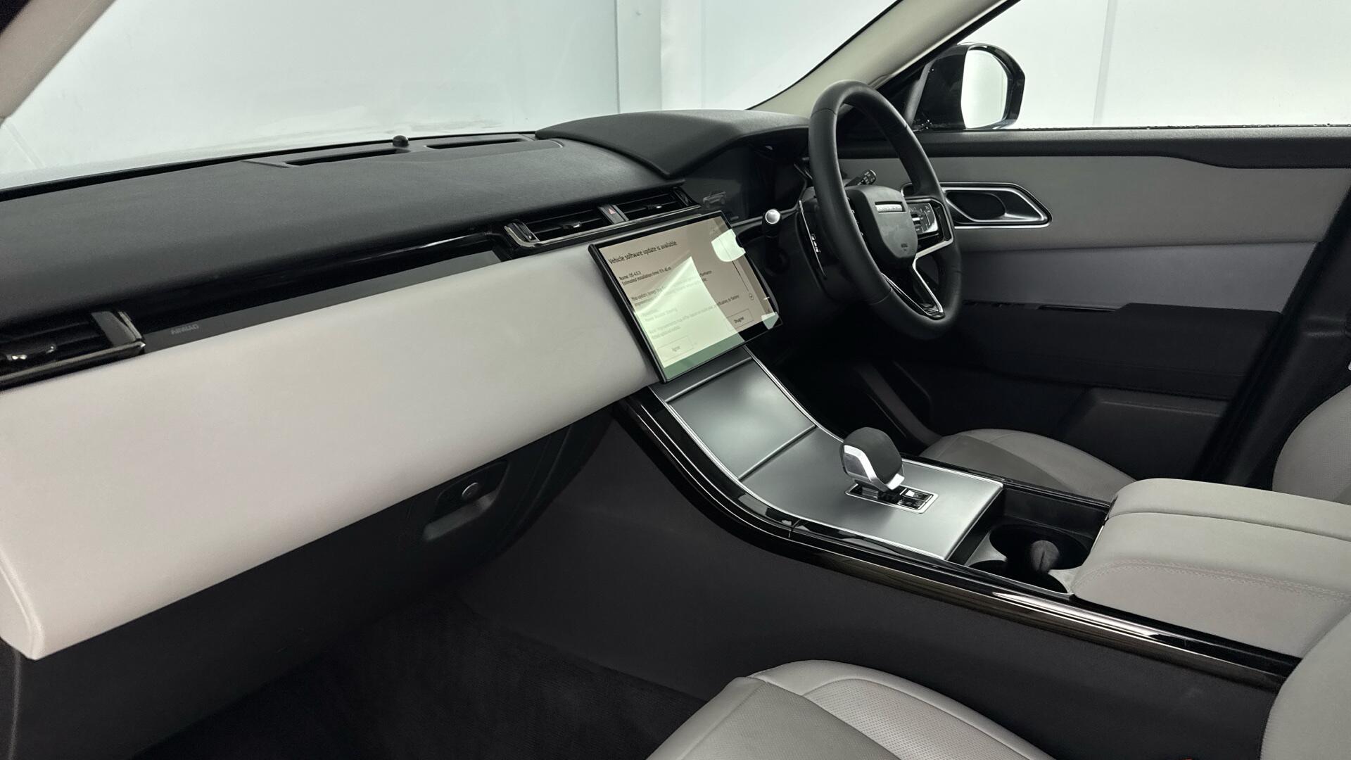 Land Rover Range Rover Velar view 10