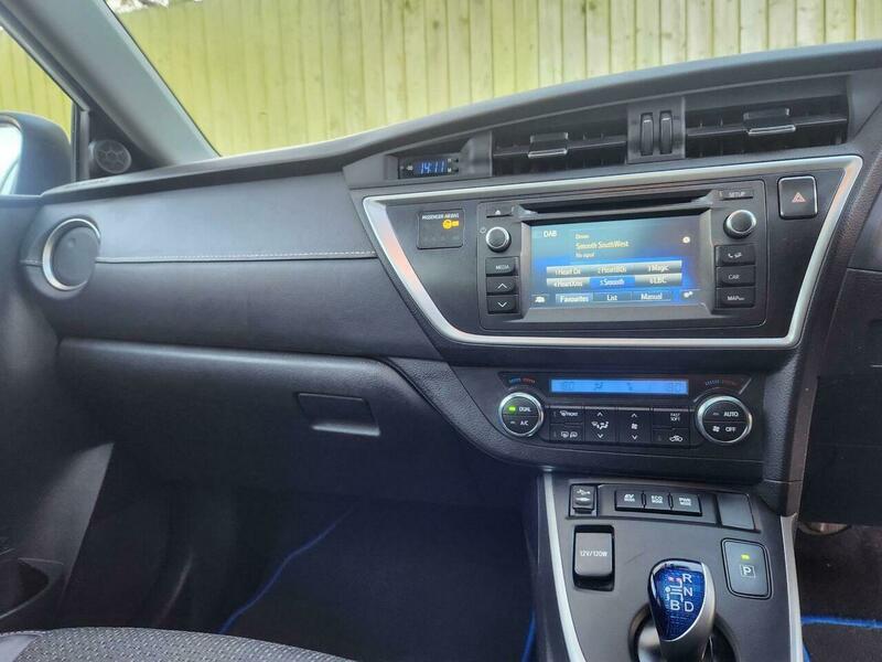 2014 Toyota Auris 1.8 VVT-h Excel Touring Sports CVT Euro 5 (s/s) 5dr • 104,000 miles image 30