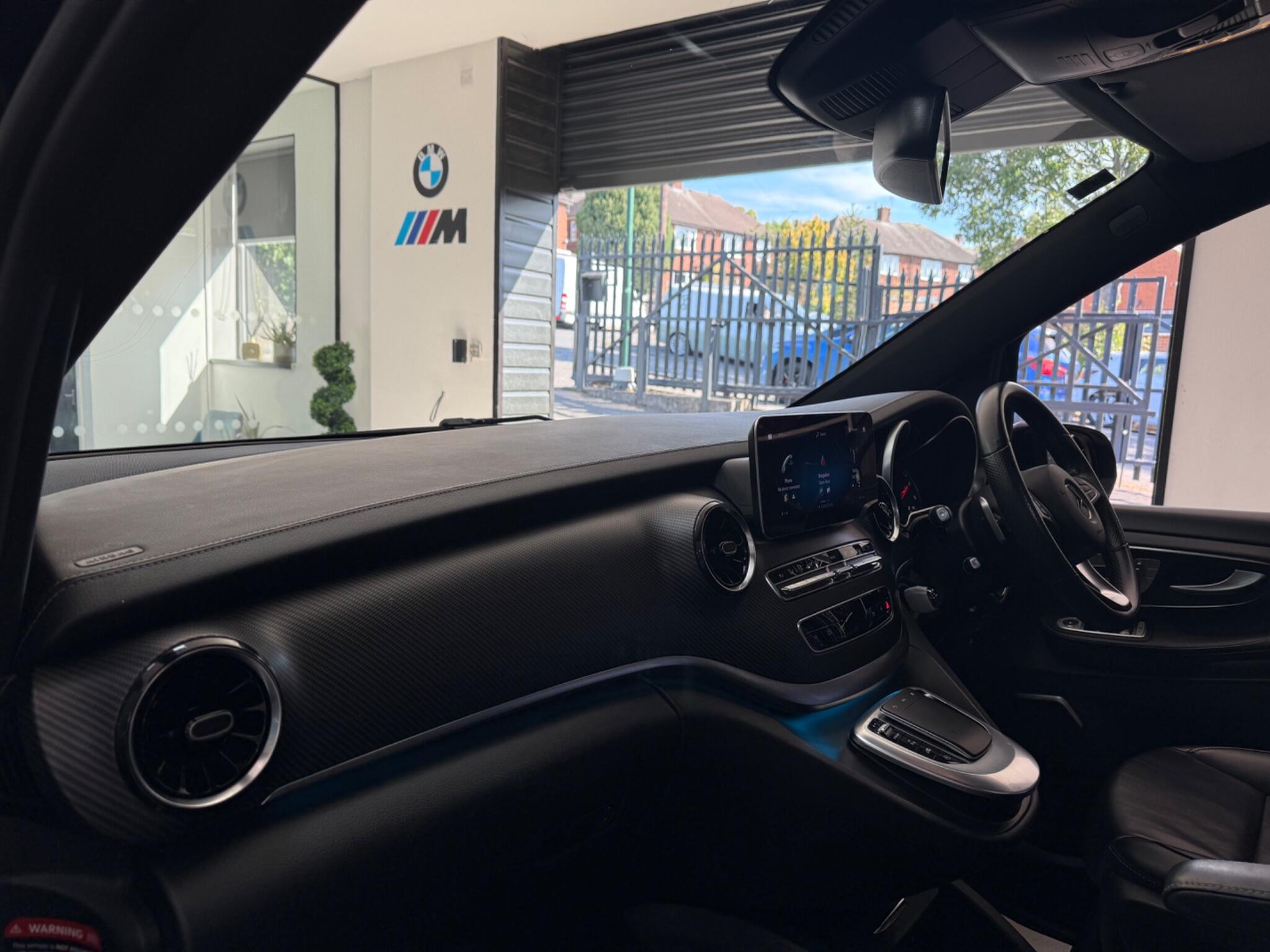 Mercedes-Benz V-Class view 49