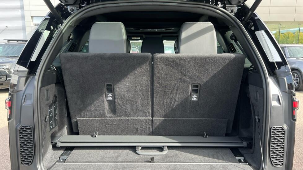 Land Rover Discovery view 21