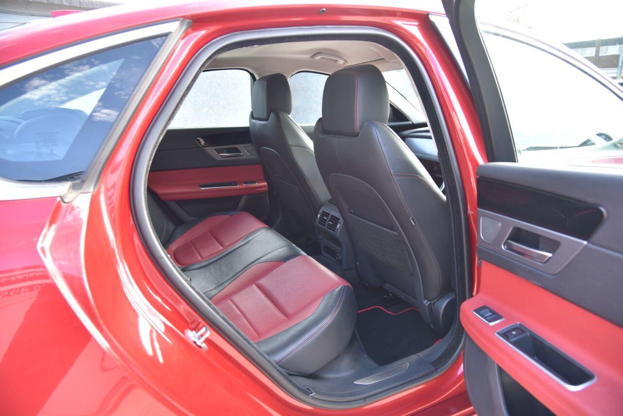 Jaguar XF view 24