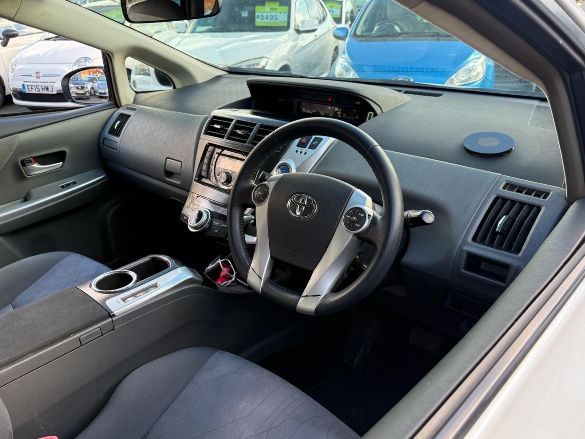 Toyota Prius+ - Image 47