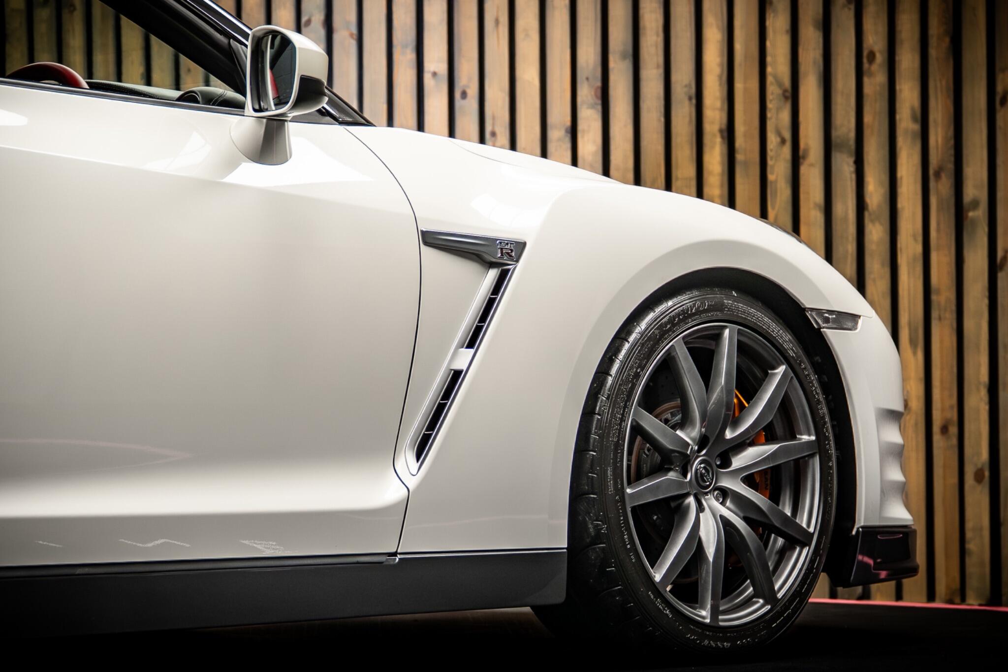 Nissan GT-R view 14