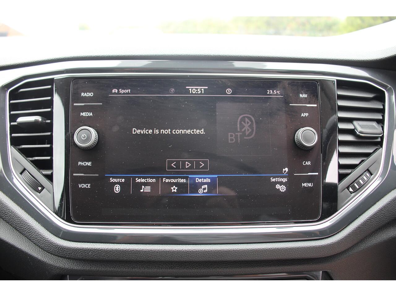 Volkswagen T-Roc view 25