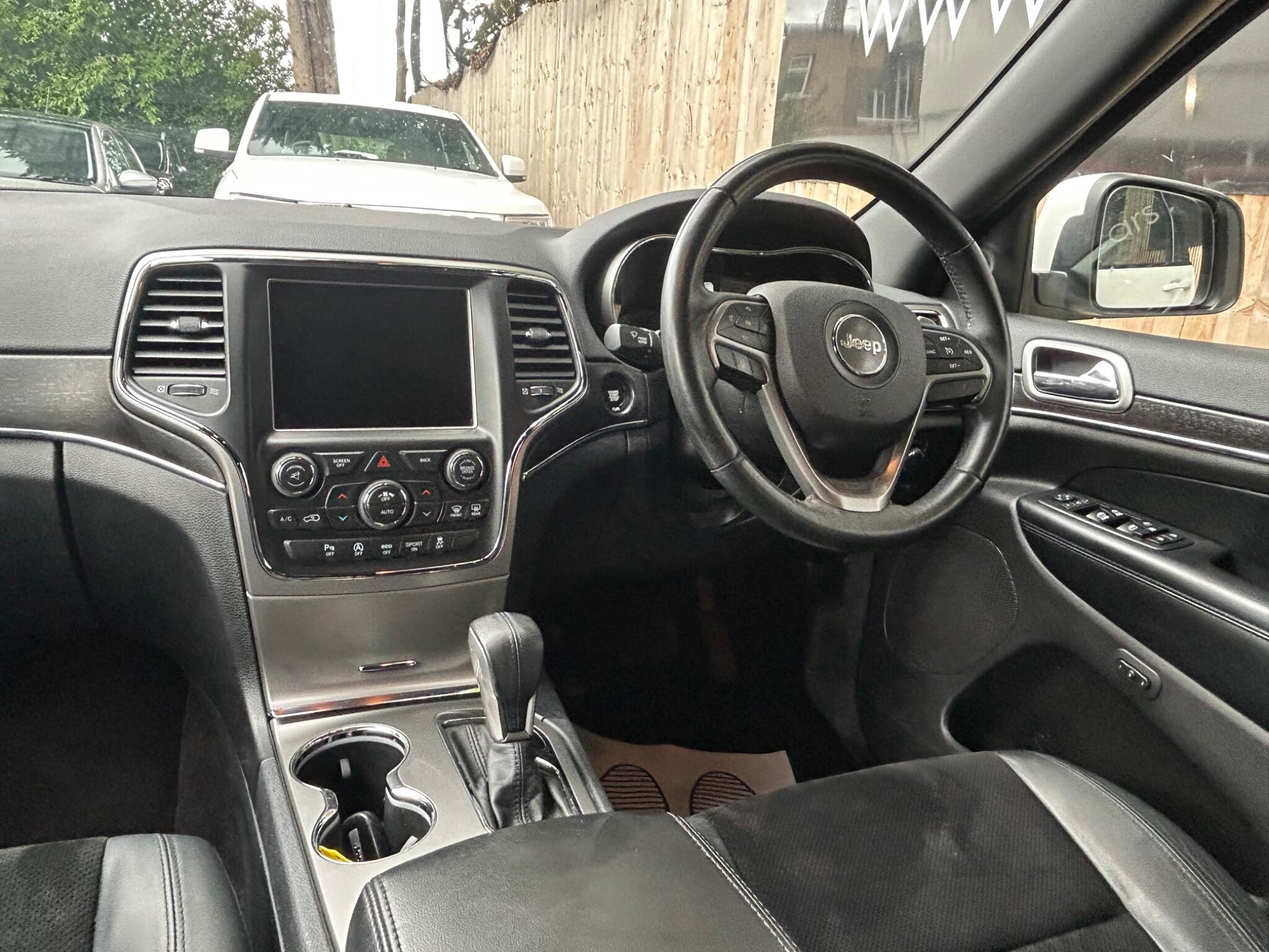 Jeep Grand Cherokee view 28