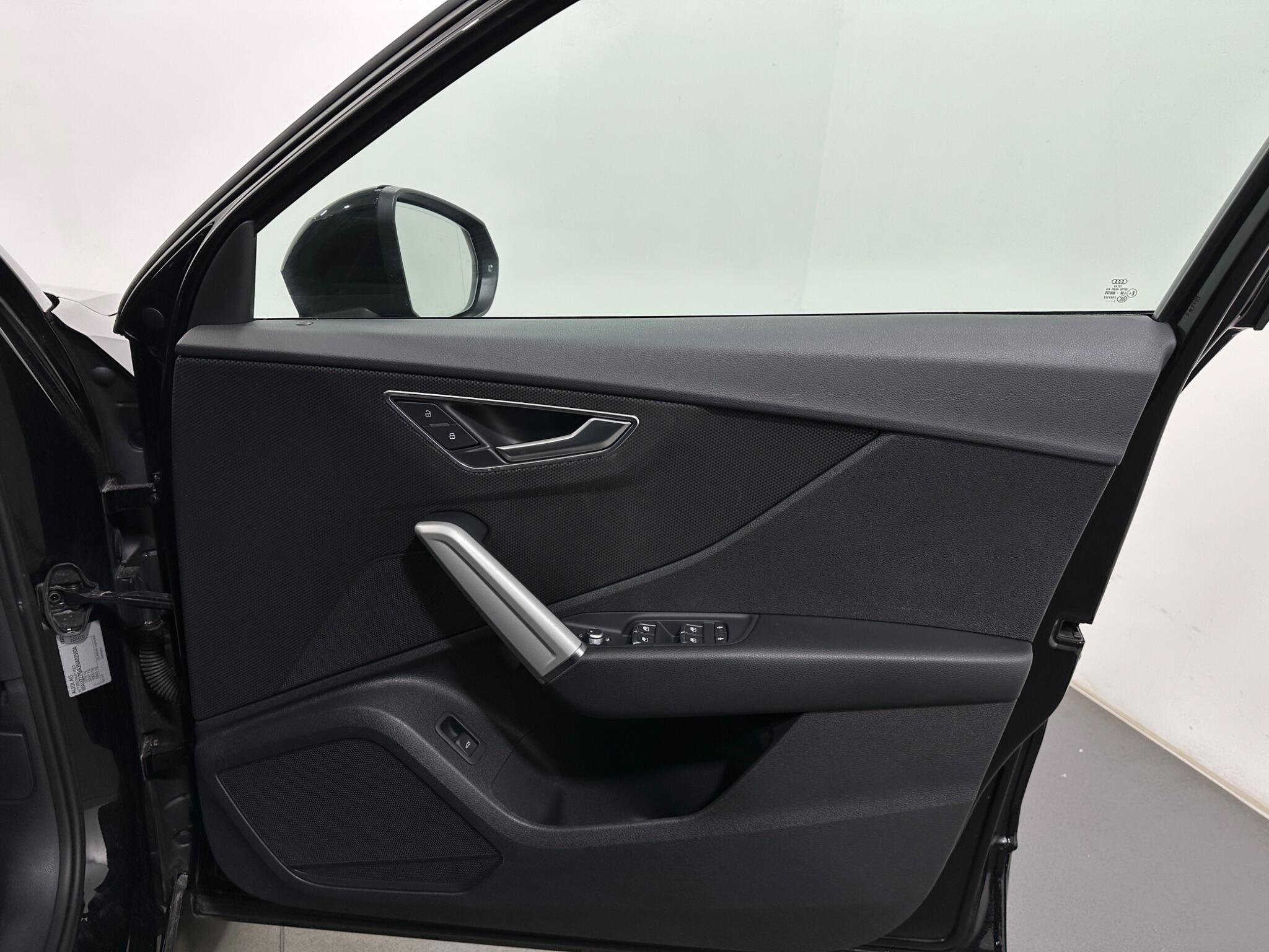 Audi Q2 view 34