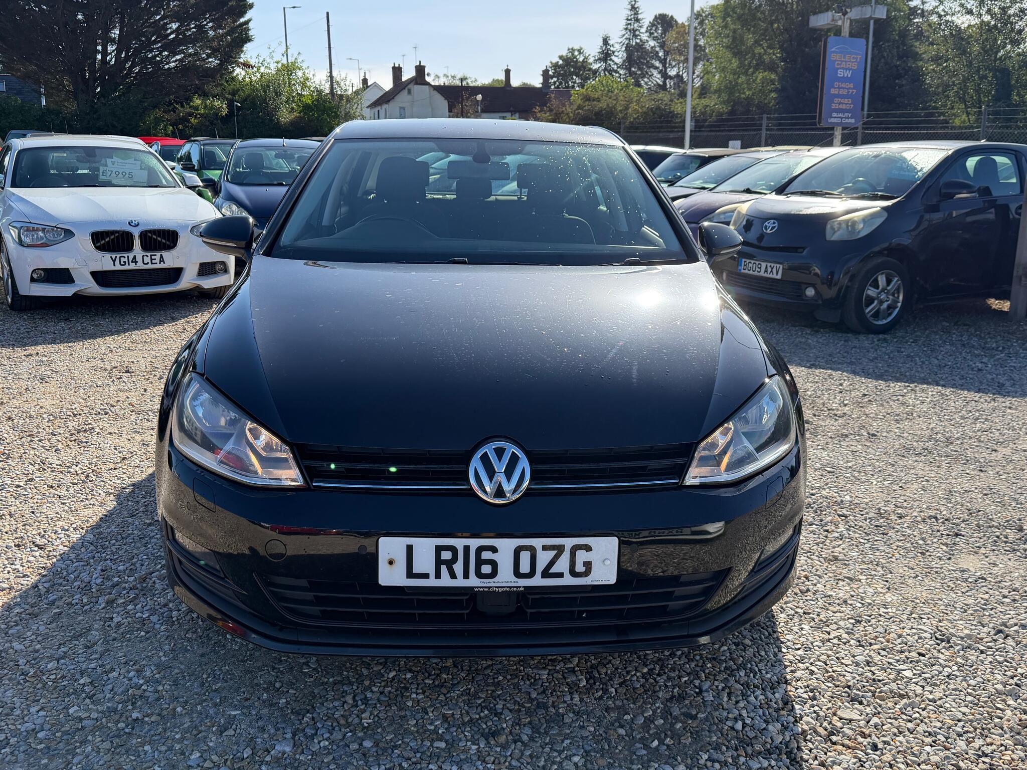 Volkswagen Golf view 4