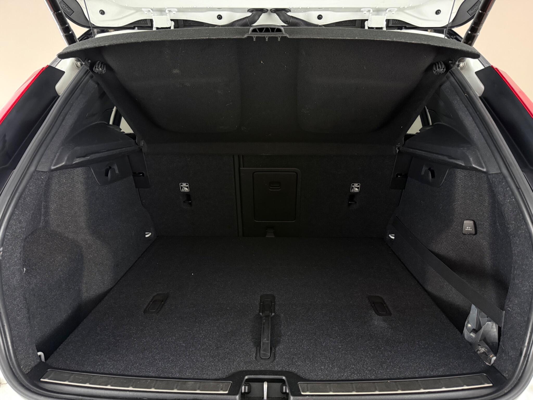 Volvo XC40 view 10