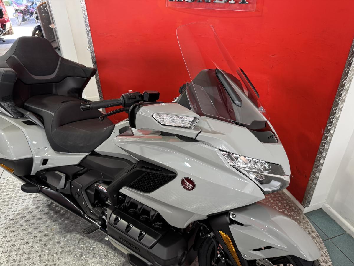 Honda GL1800 Gold Wing view 14