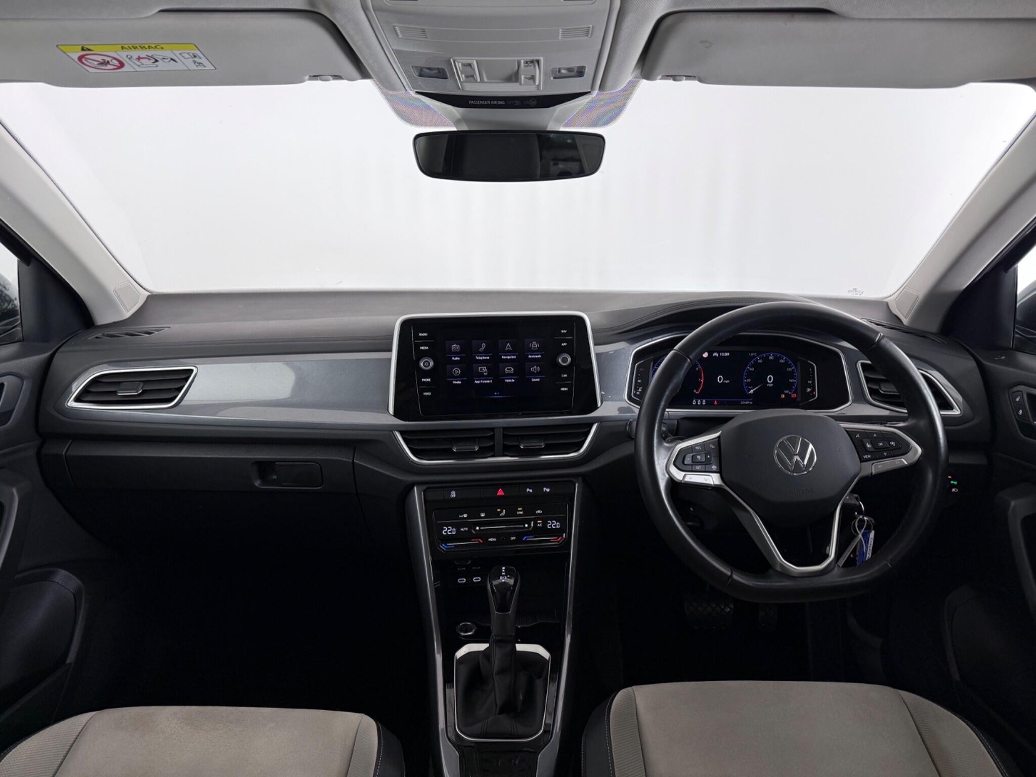 Volkswagen T-Roc view 14
