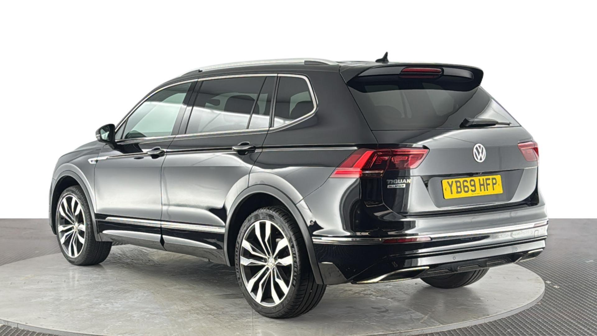 Volkswagen Tiguan Allspace view 6