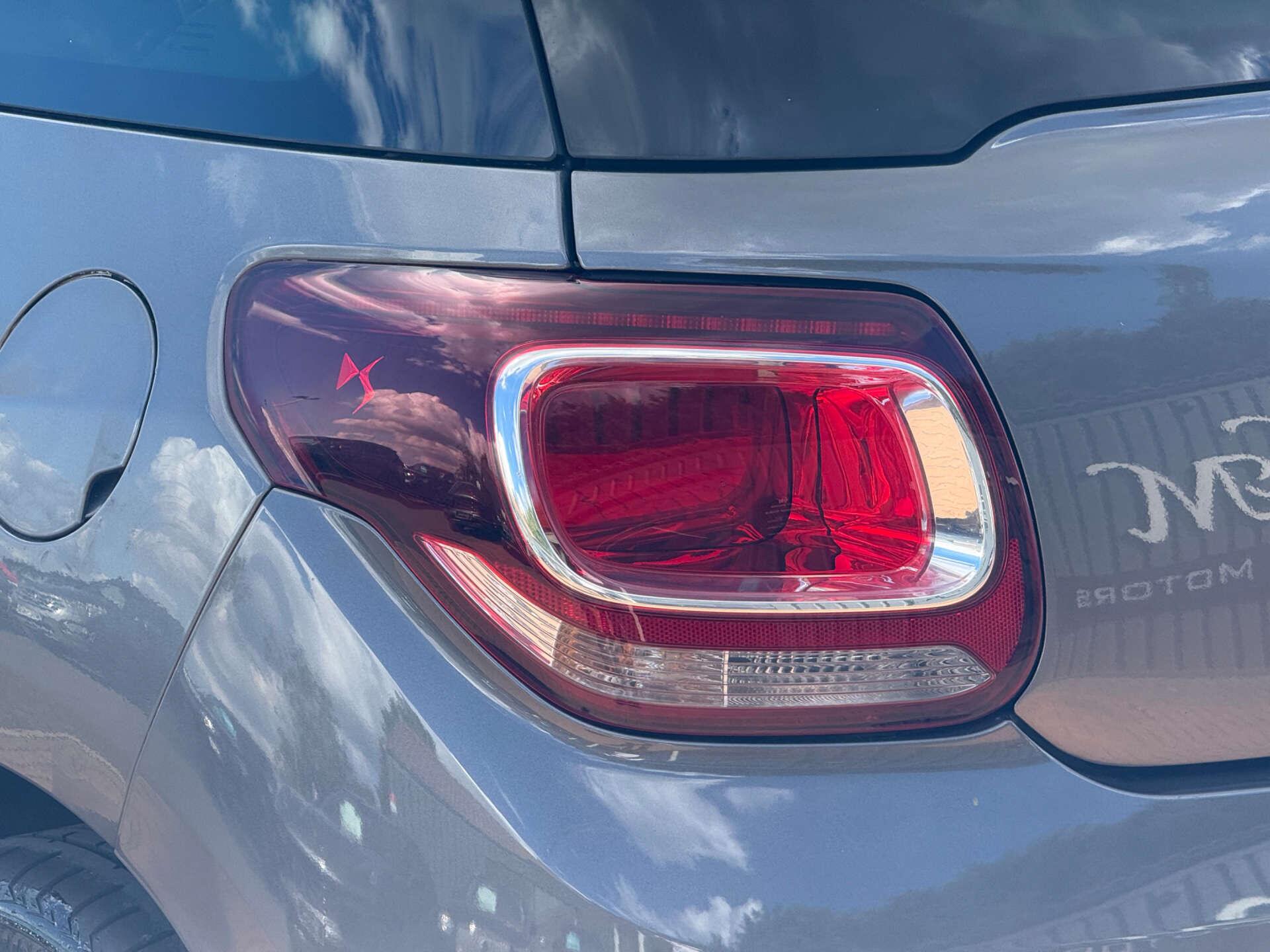 DS Automobiles DS 3 view 28