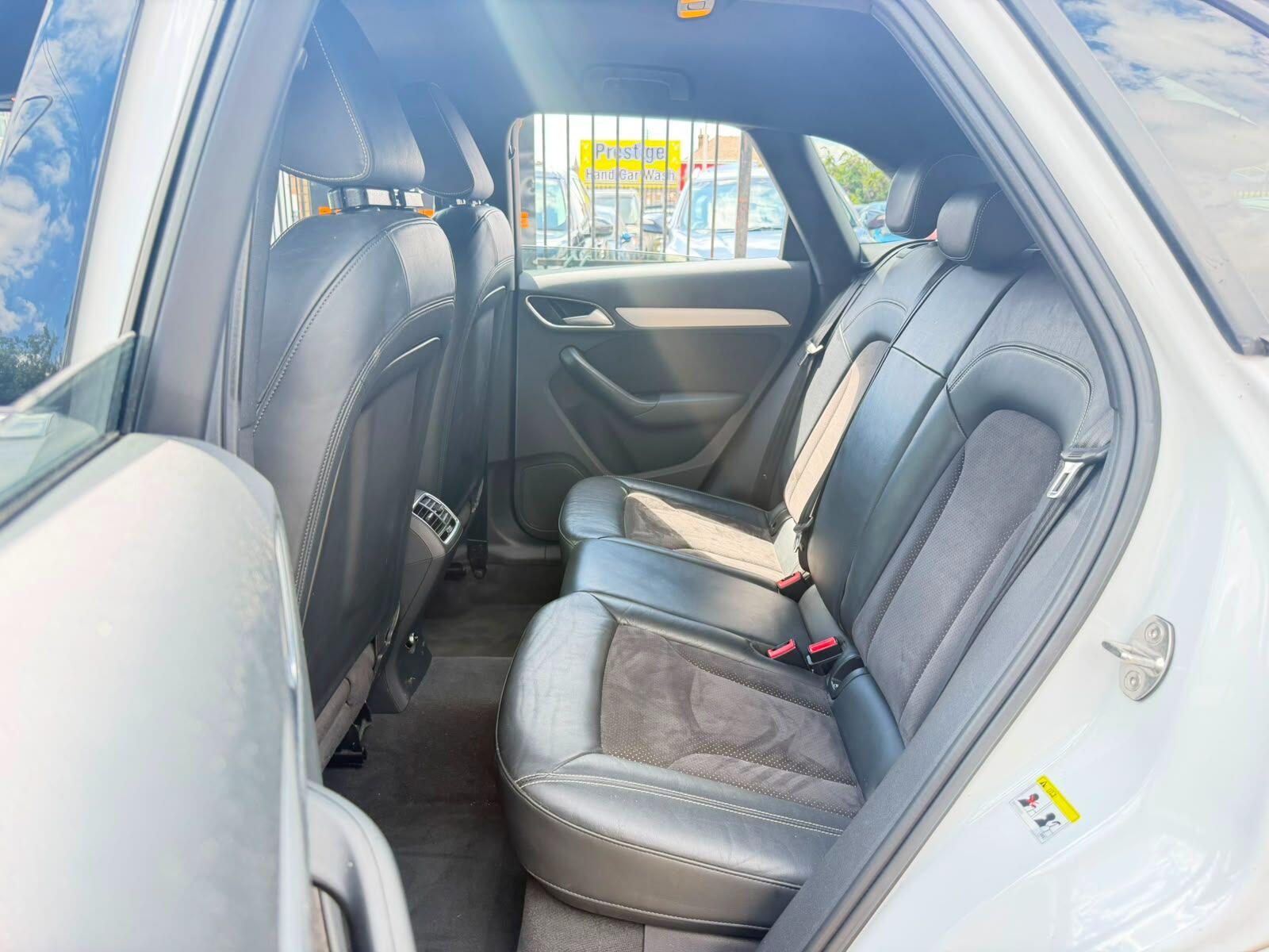 Audi Q3 view 15