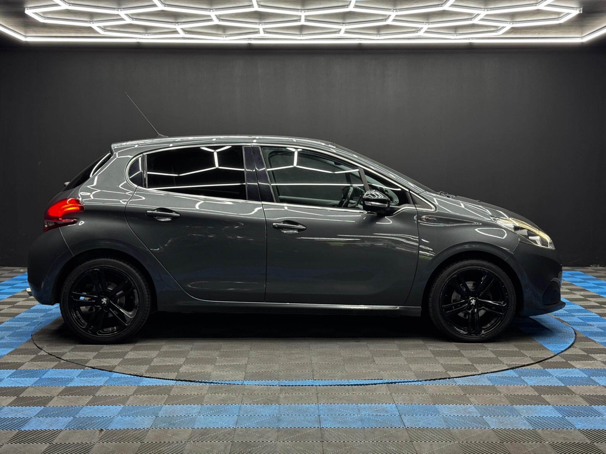 Peugeot 208 view 4