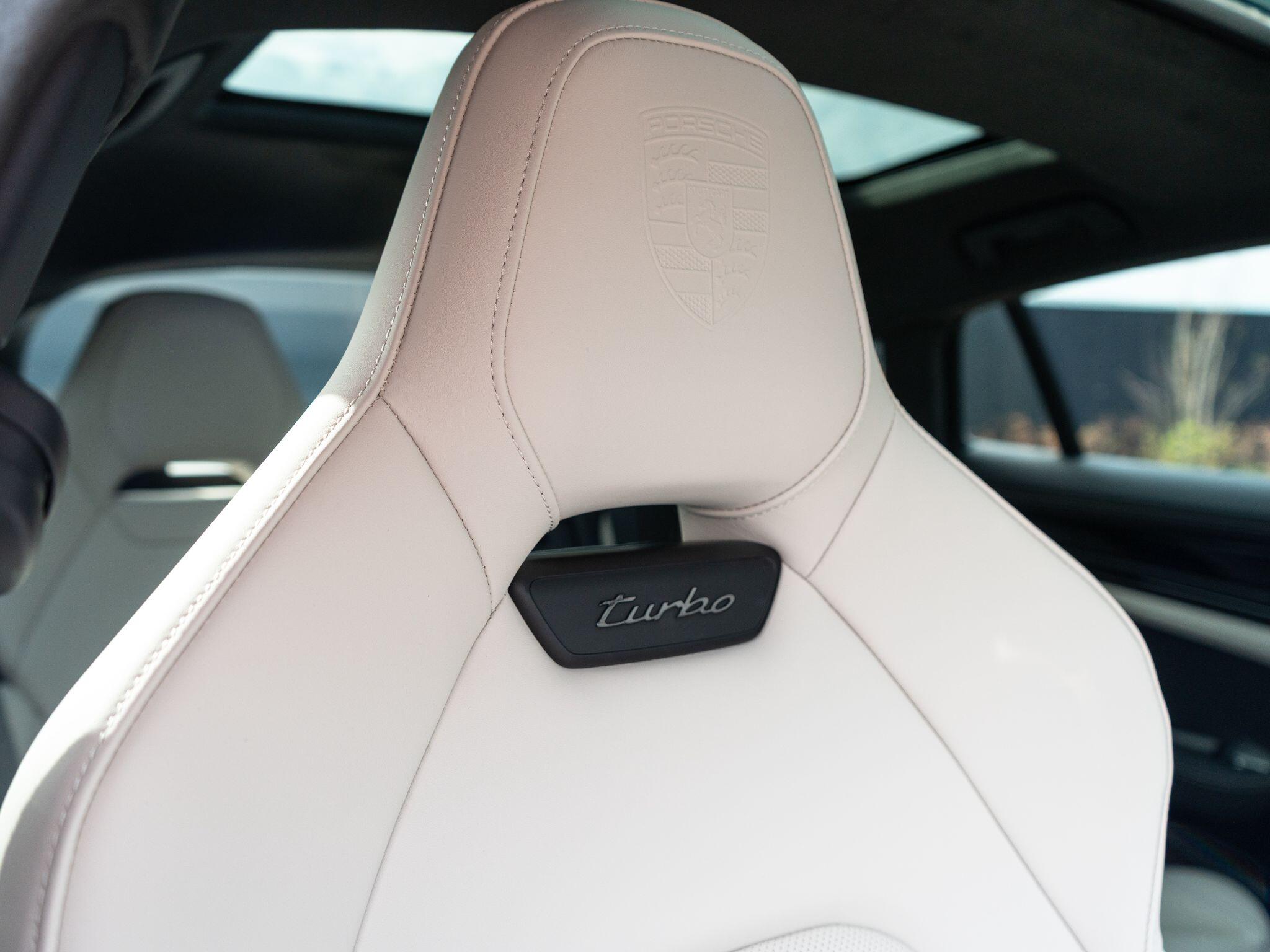 Porsche Panamera view 32