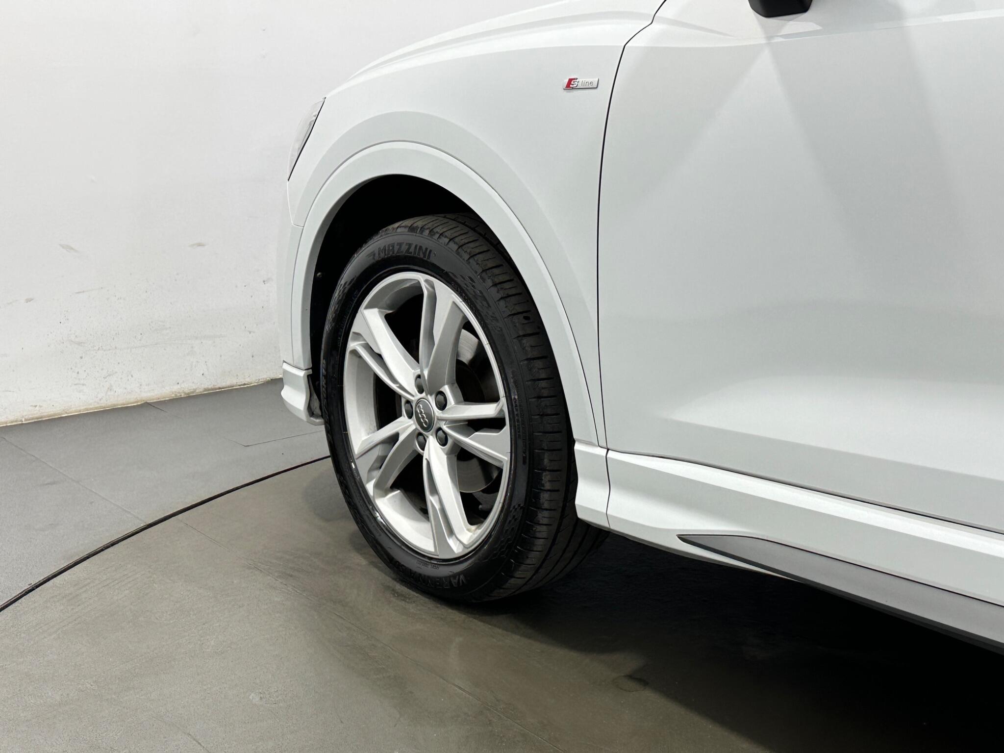 Audi Q3 view 50