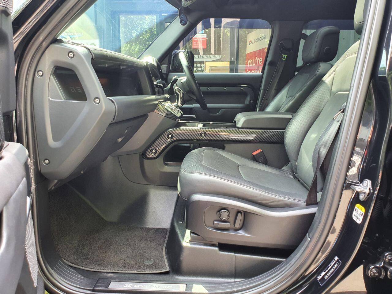Land Rover Defender 110 view 41