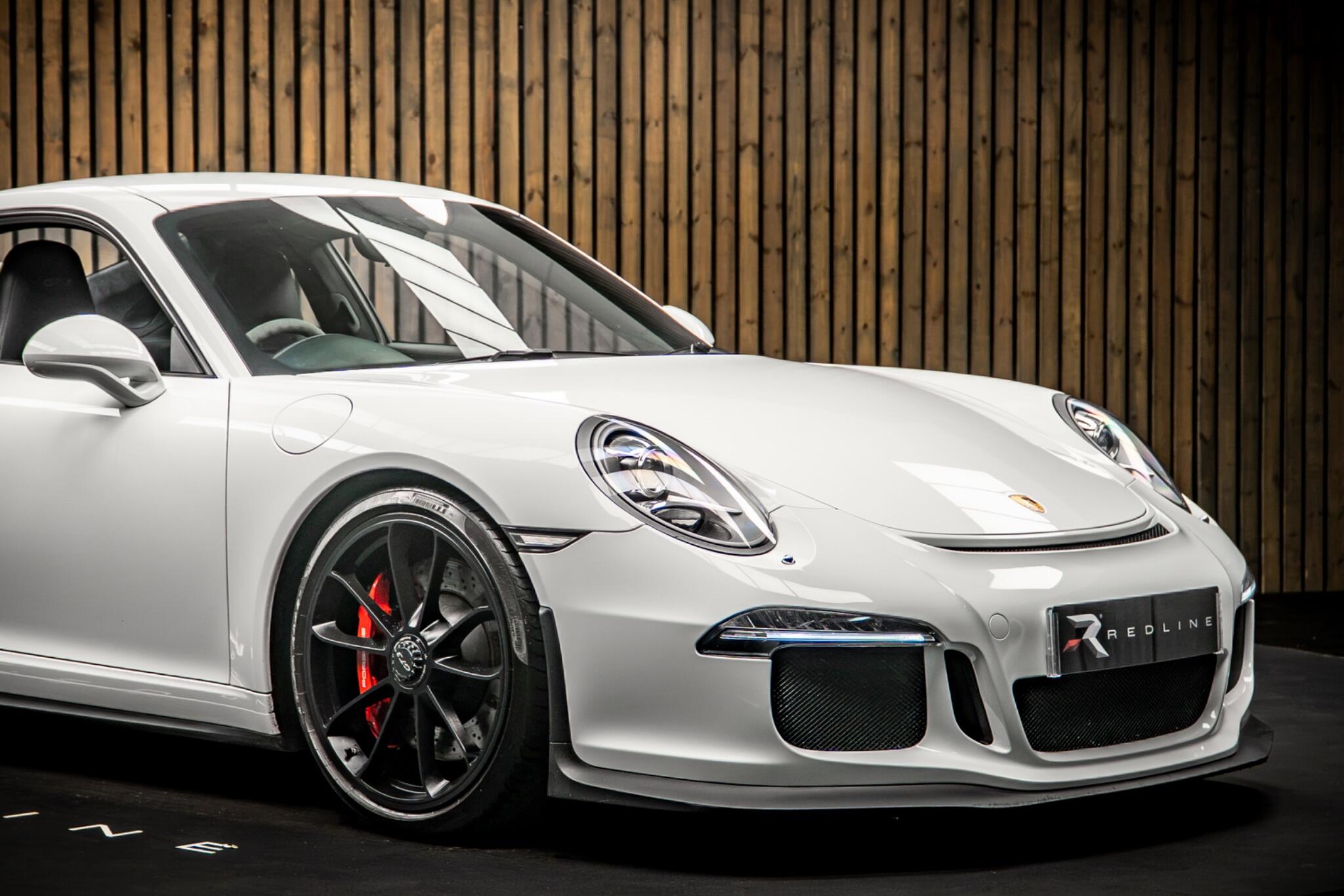 Porsche 911 view 10