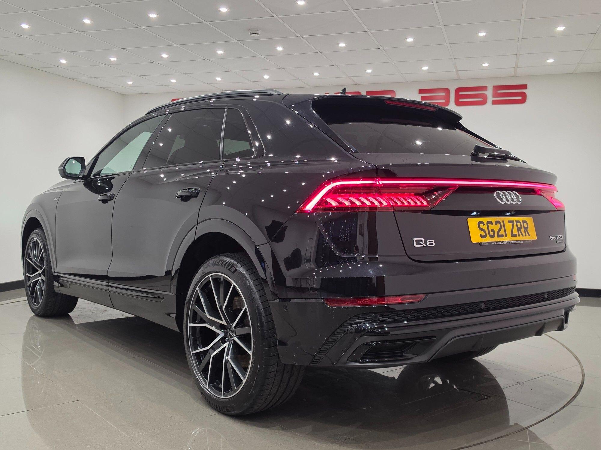 Audi Q8 view 12