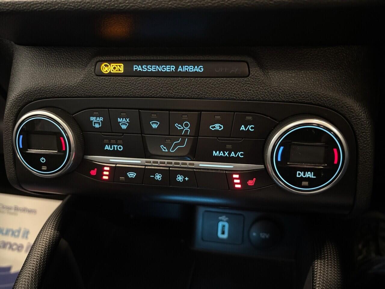 Ford Focus view 39