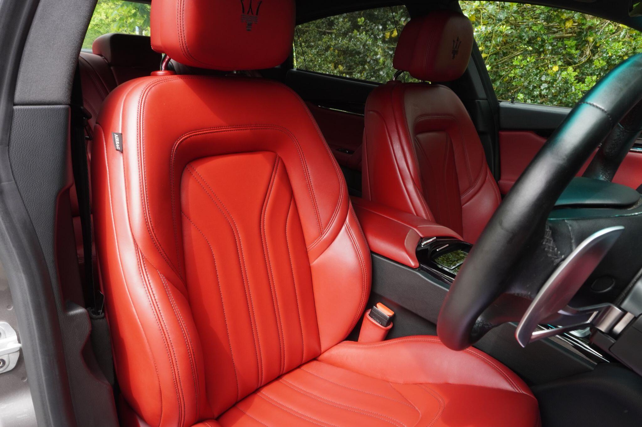 Maserati Quattroporte view 22