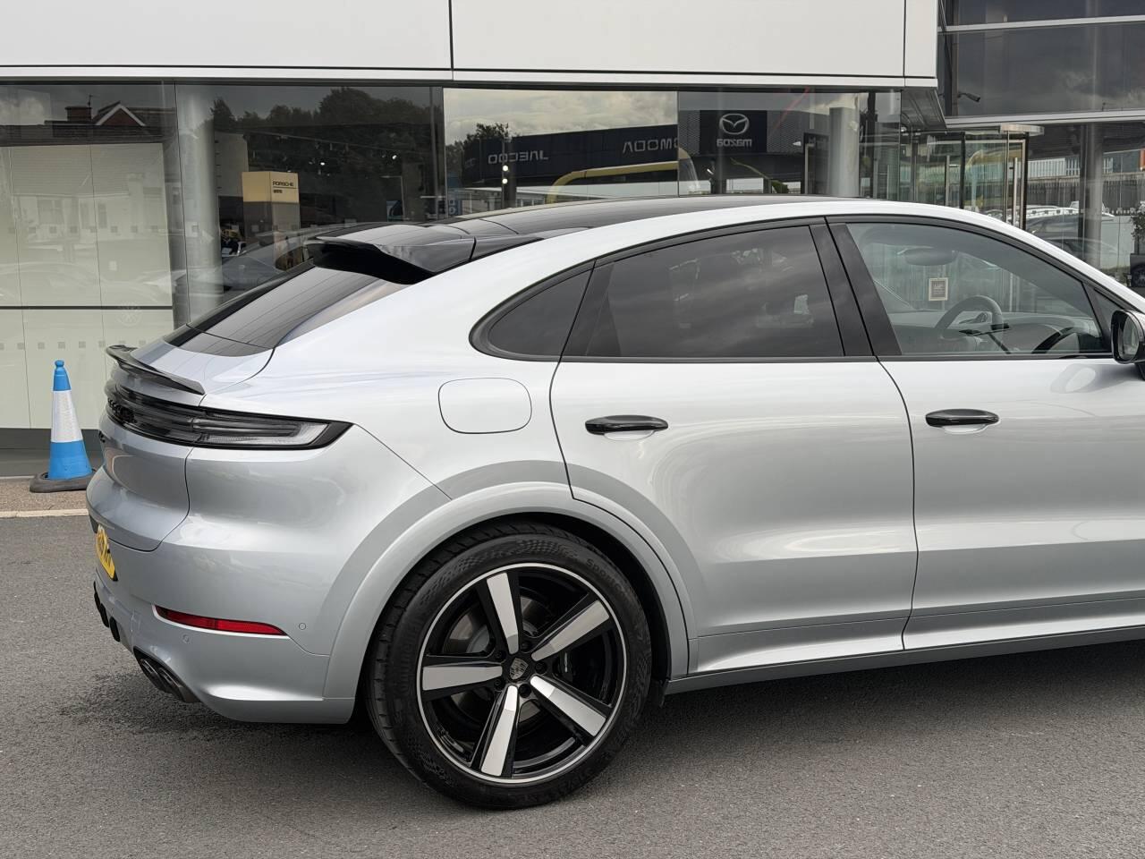 Porsche Cayenne view 14