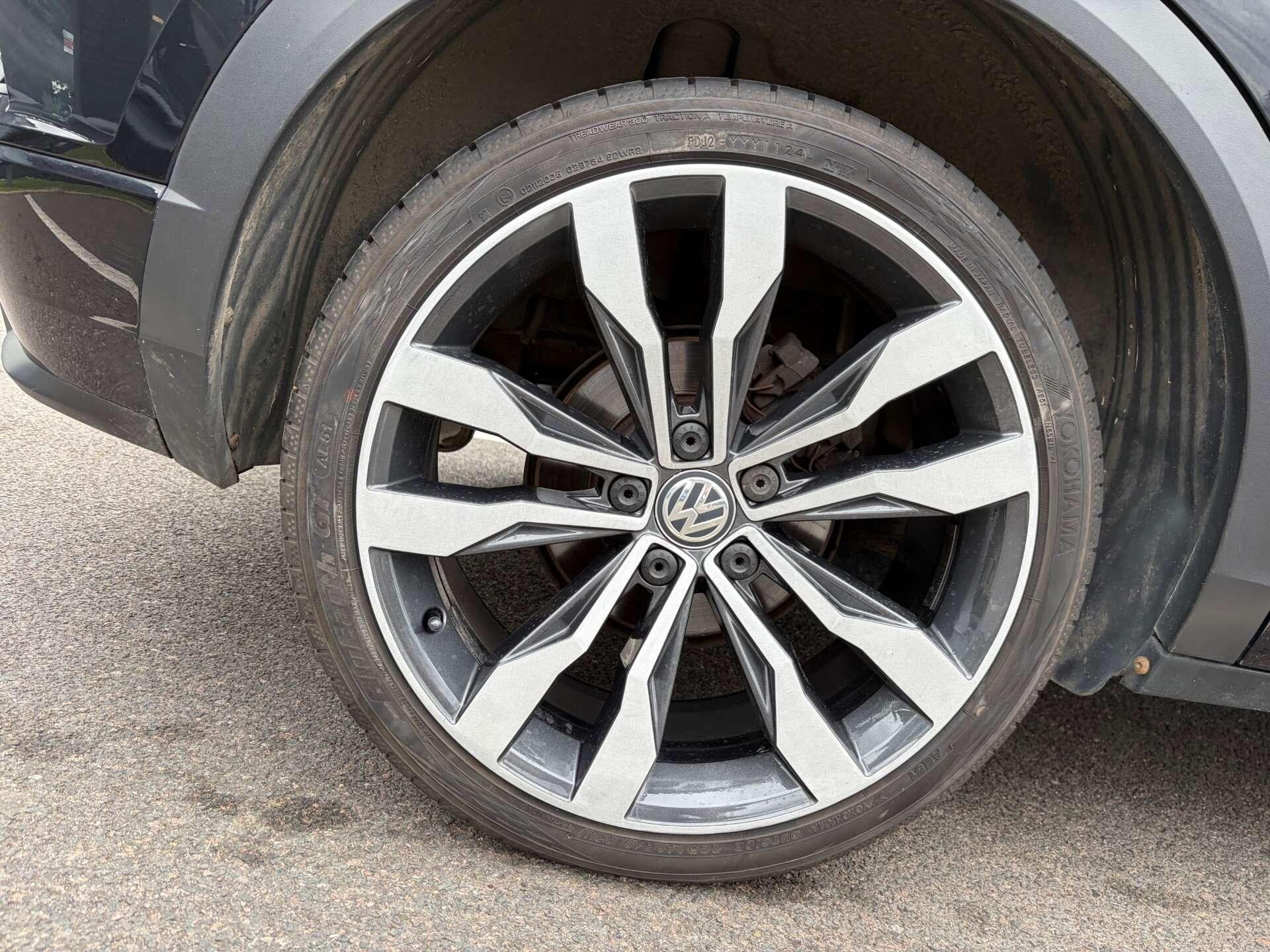 Volkswagen T-Roc view 10