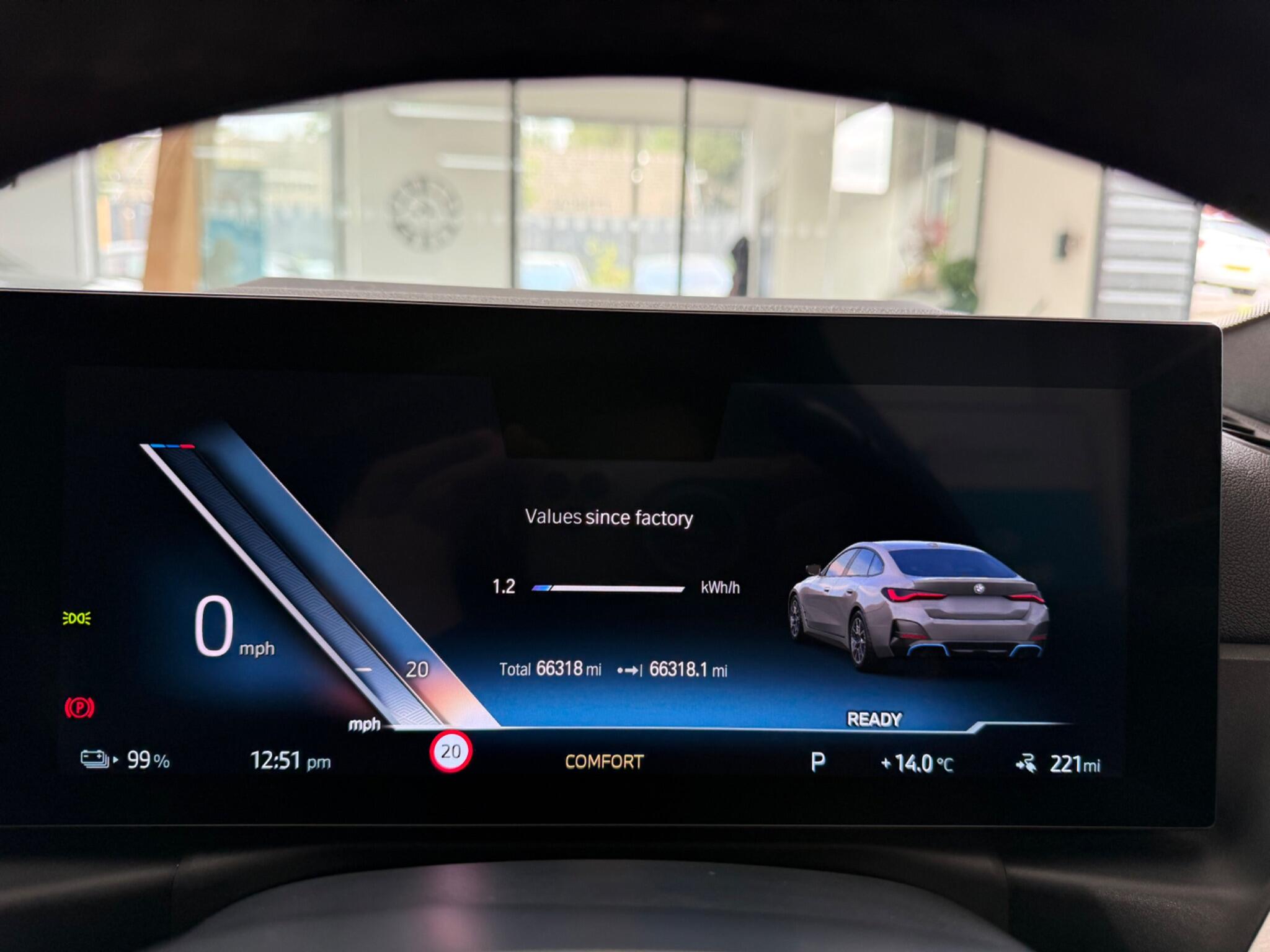 BMW I4 view 25